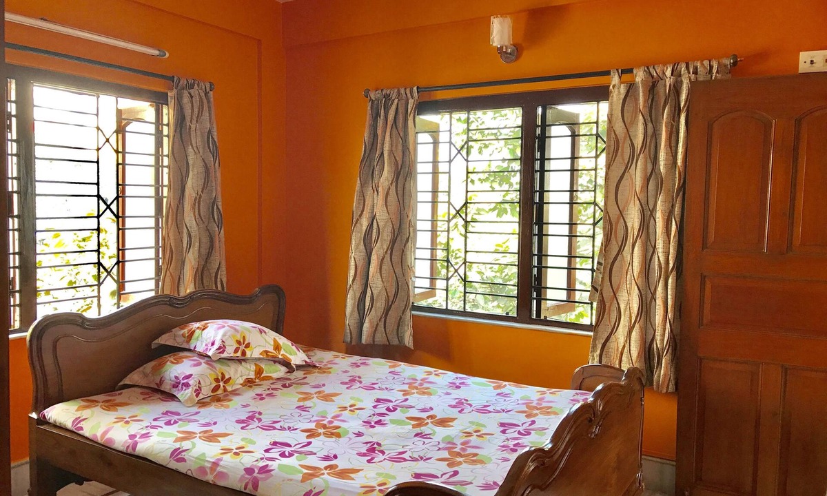 Tollygunge Apartment | Cosy room.superb location.comfort living