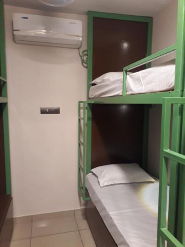 Shenoys Hostel | CosyCove