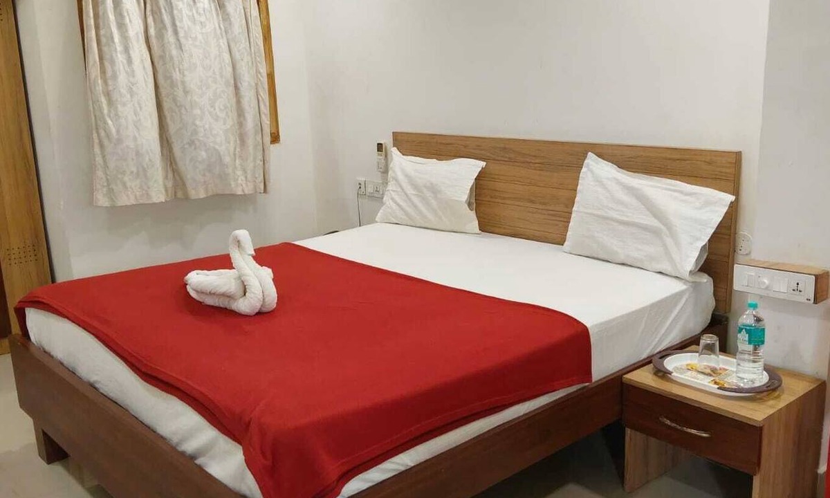 Kumbakonam Hotel | Cozy 1-bedroom hotel in tranquil Kumbakonam with AC