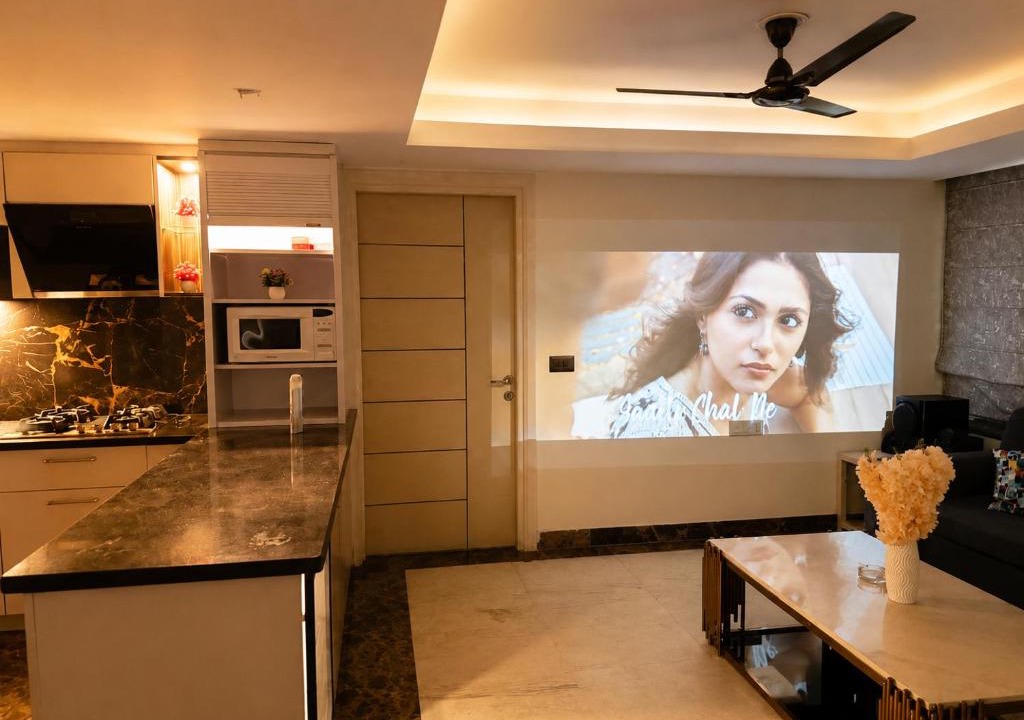 Indirapuram Apartment | Cozy Casa-2BHK Apartment-Projector-Near Noida Sec62