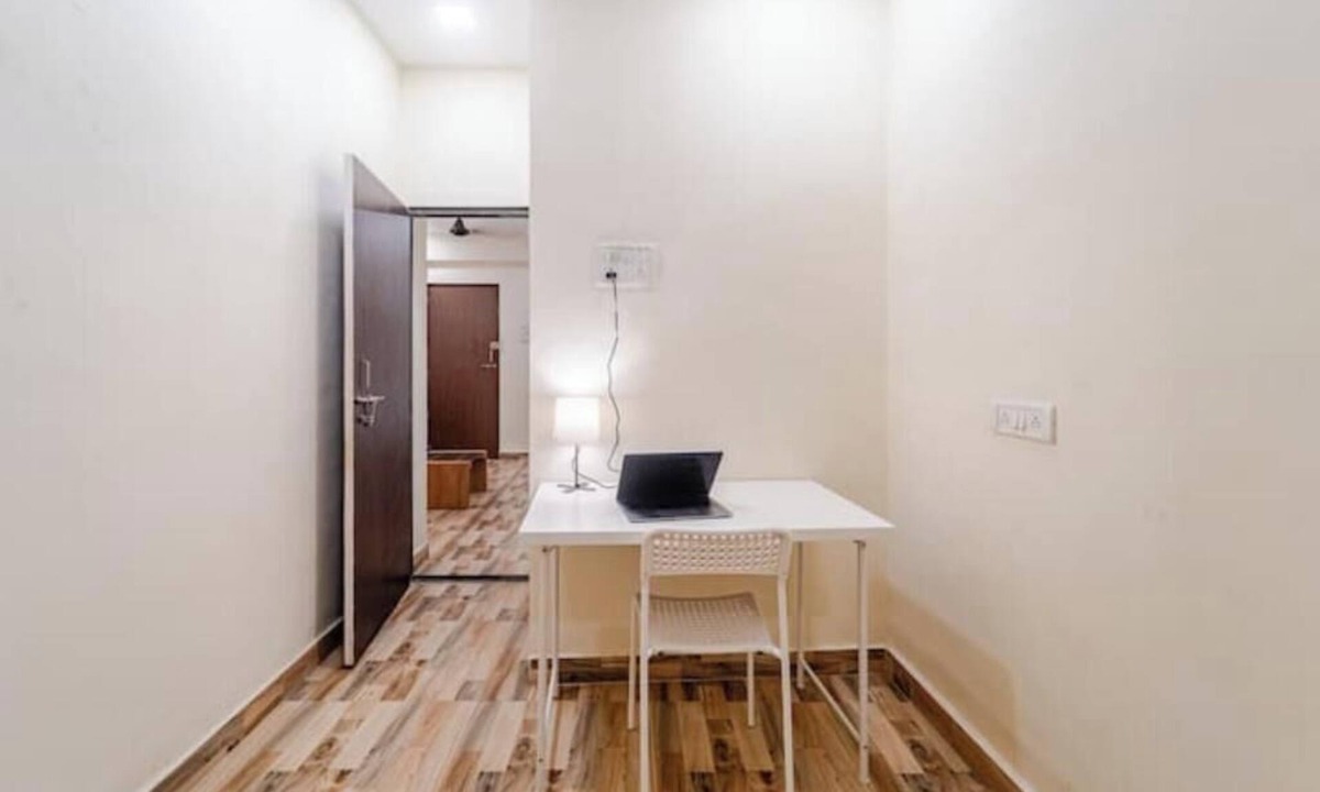 Khar Apartment | Cozy Central 1BHK in Bandra W