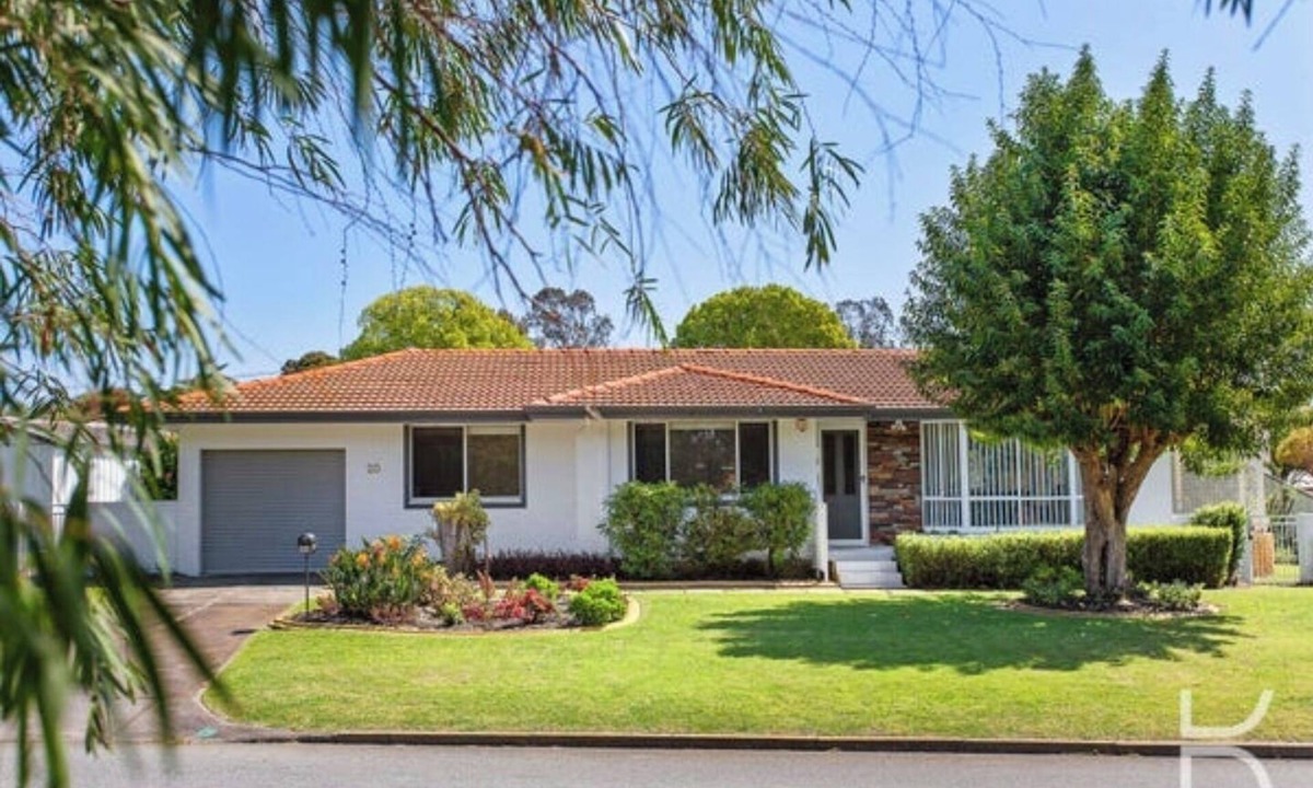 Brentwood House | Cozy Fully Renovated 3×1 in a Prime, Amenity-Rich, convenient Location.