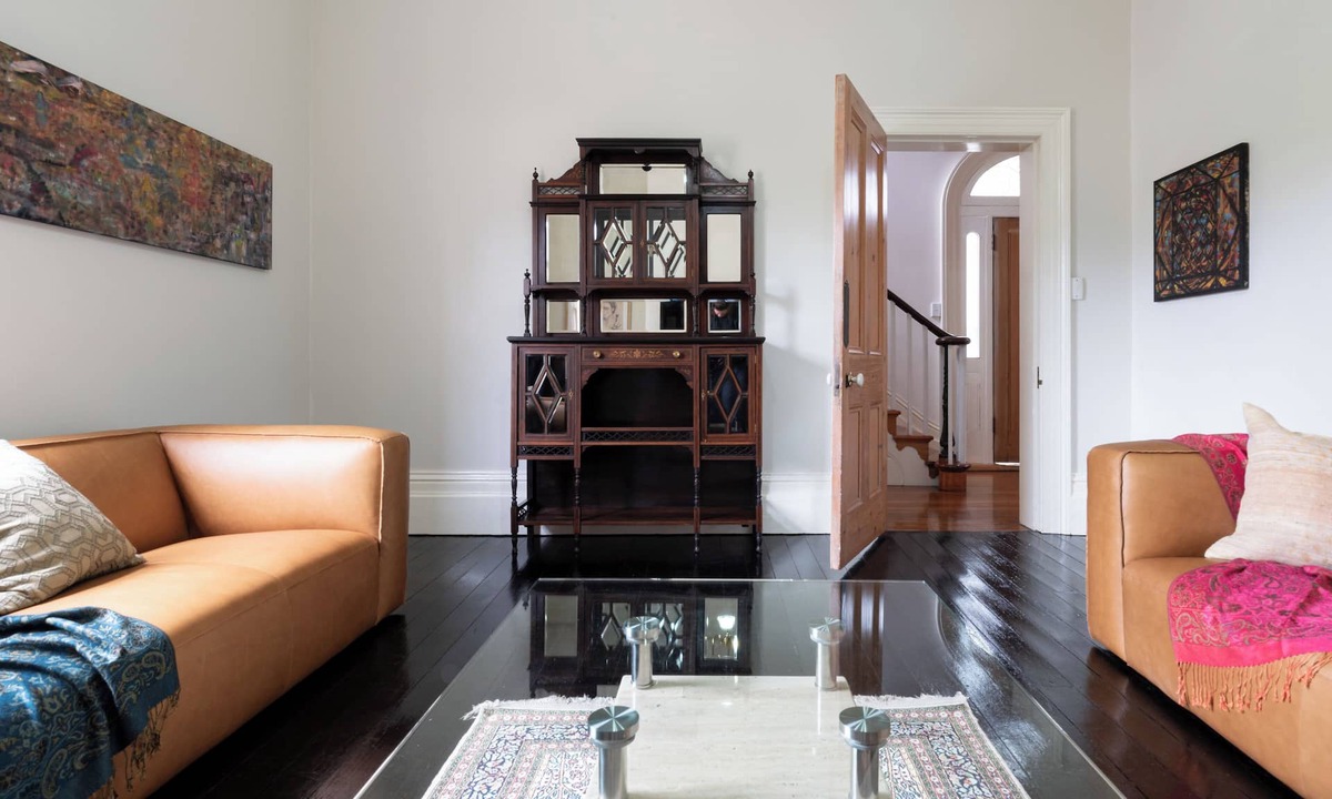 Launceston CBD House | Cozy Heritage on Balfour | 5BR w/Parking