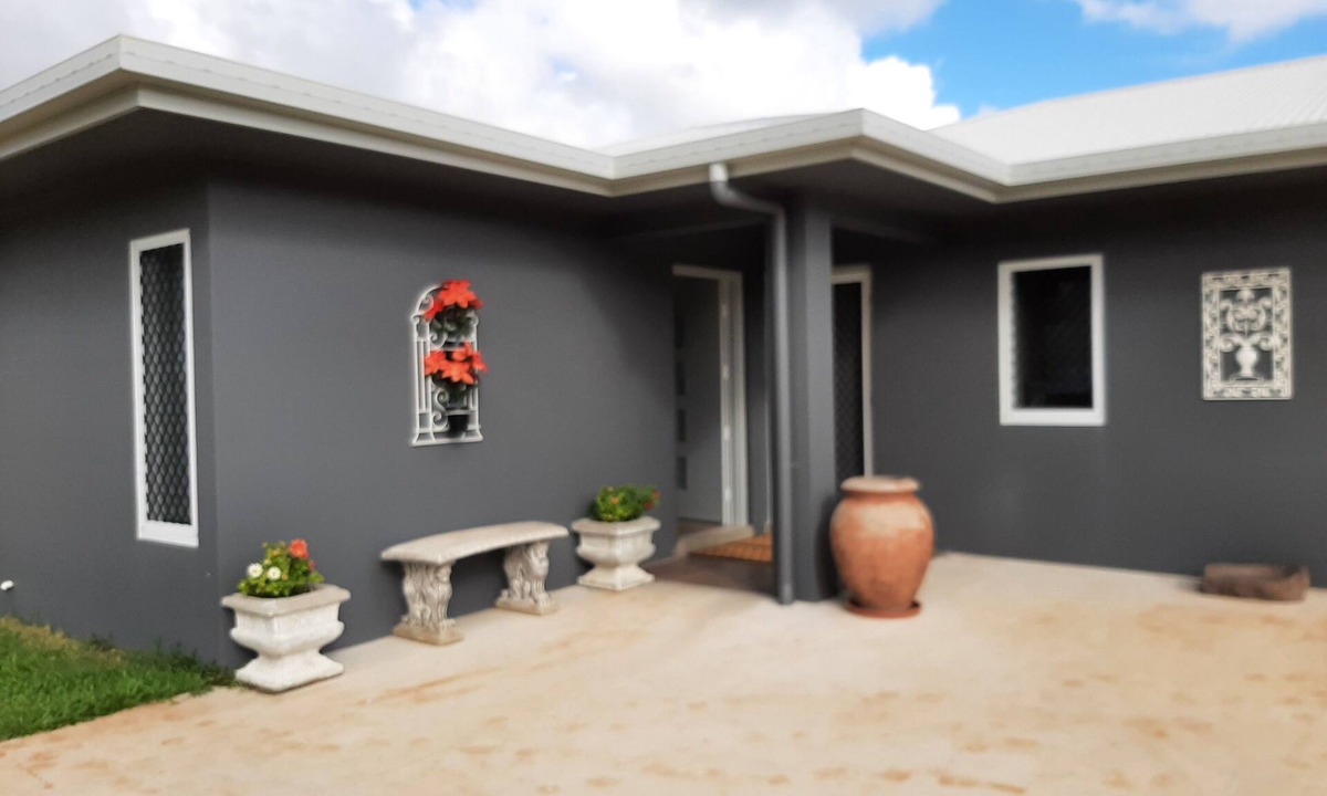 Atherton House | Cozy Room with Separate Entrance and Ensuit Bathroom