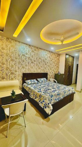 Malviya Nagar Bed & Breakfast | Cozy Studio Private Balcony Near Airport GT & WTP