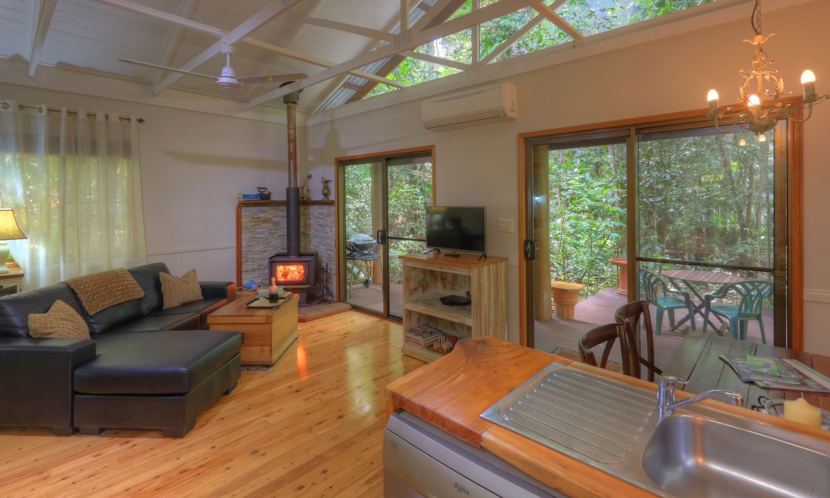 Lake Eacham Cottage | Crater Lakes Rainforest Cottages