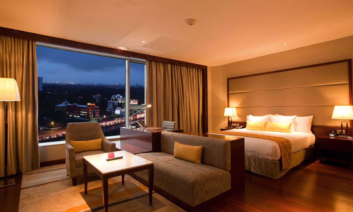 Maradu Hotel | Crowne Plaza Kochi by IHG