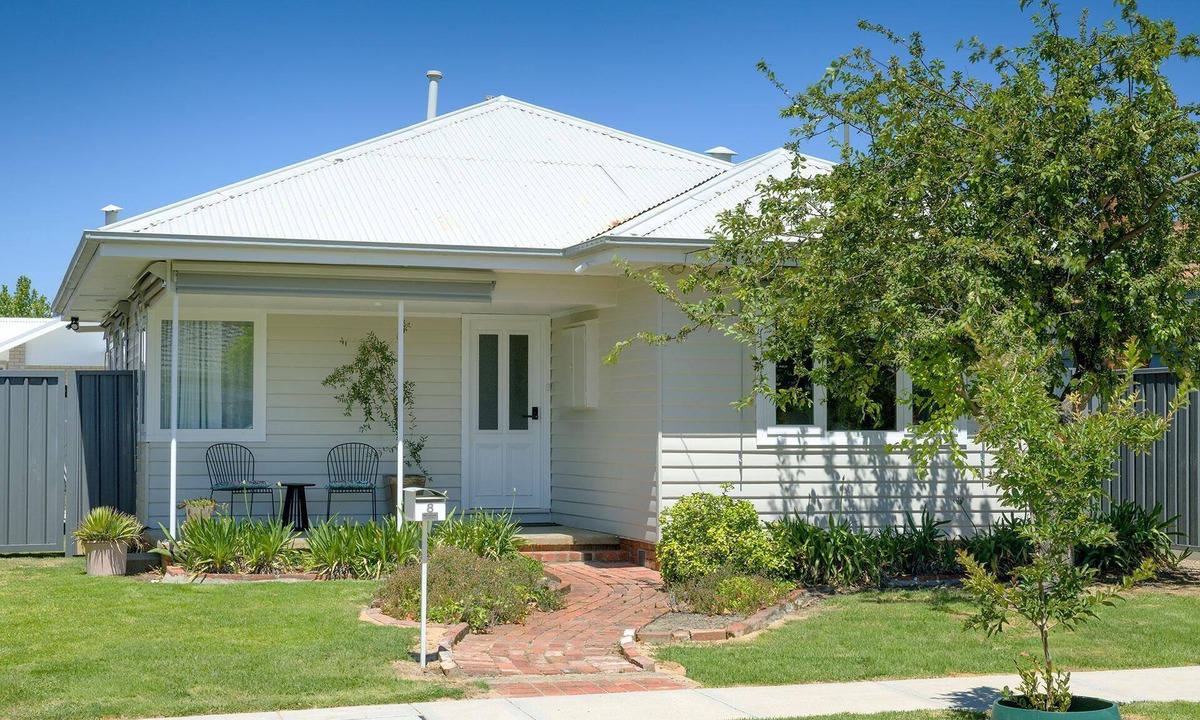 Wodonga House | Cute Cummings St Cottage - Gorgeous renovated three bedroom cottage in Wodonga