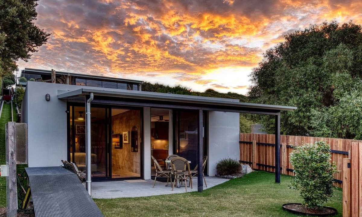 Venus Bay Cottage | Deluxe Beachside Cottage with Access to Venus Bay's Sandy Beaches in Victoria, Australia
