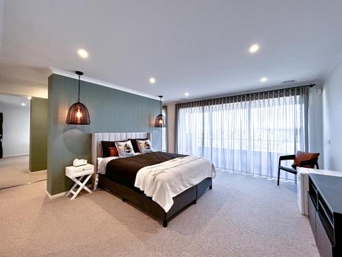 Mambourin House | Deluxe Master Bedroom in Melbourne west