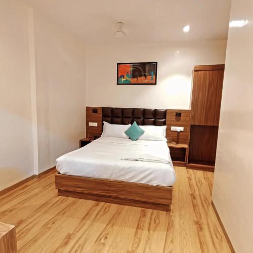 Santacruz East Hotel | Deluxe Residency Nr- Mumbai International Airport