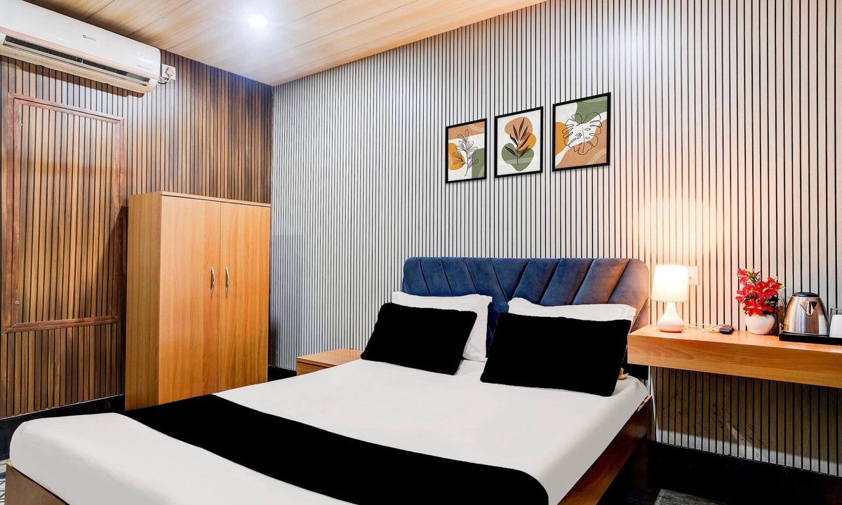Sualkuchi House | Deluxe With Balcony Hotel Aaghnya