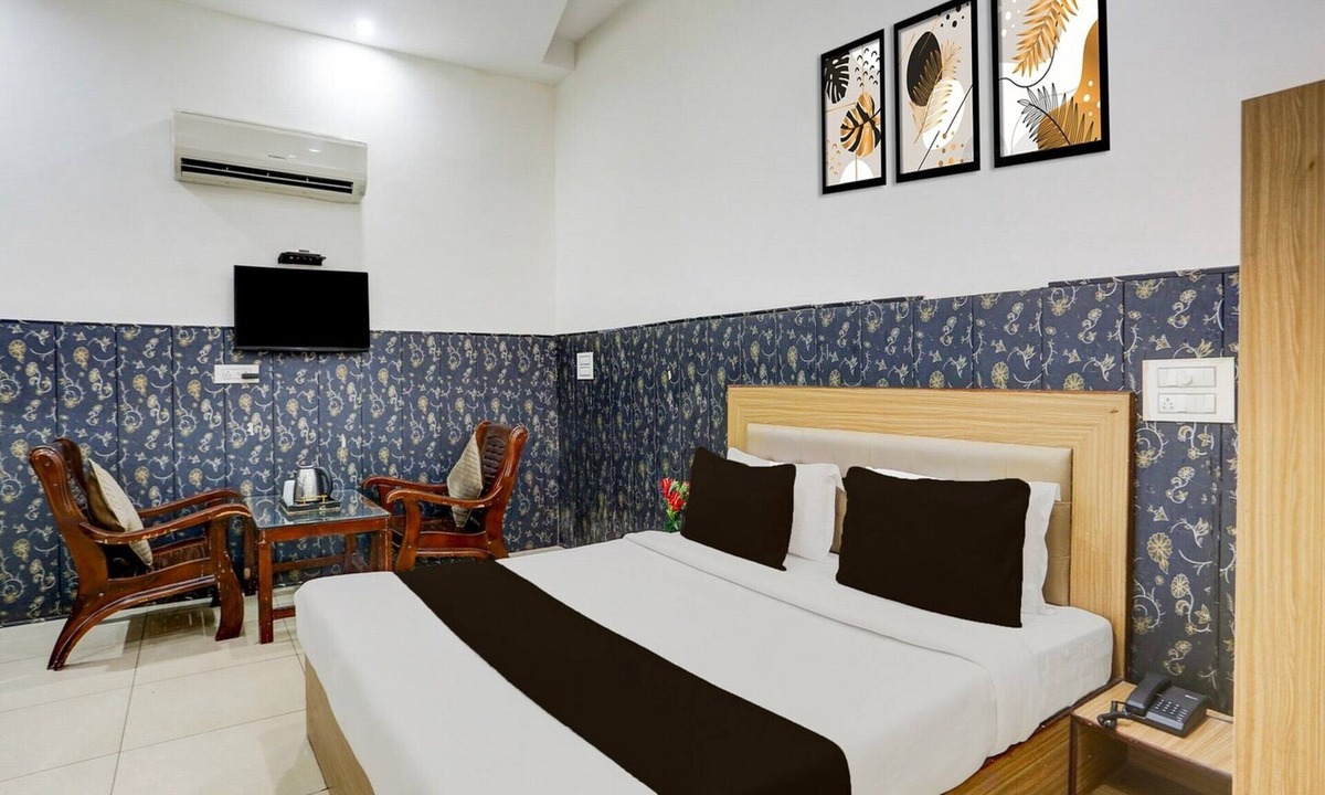 Zirakpur House | Deluxehotel jb Plaza