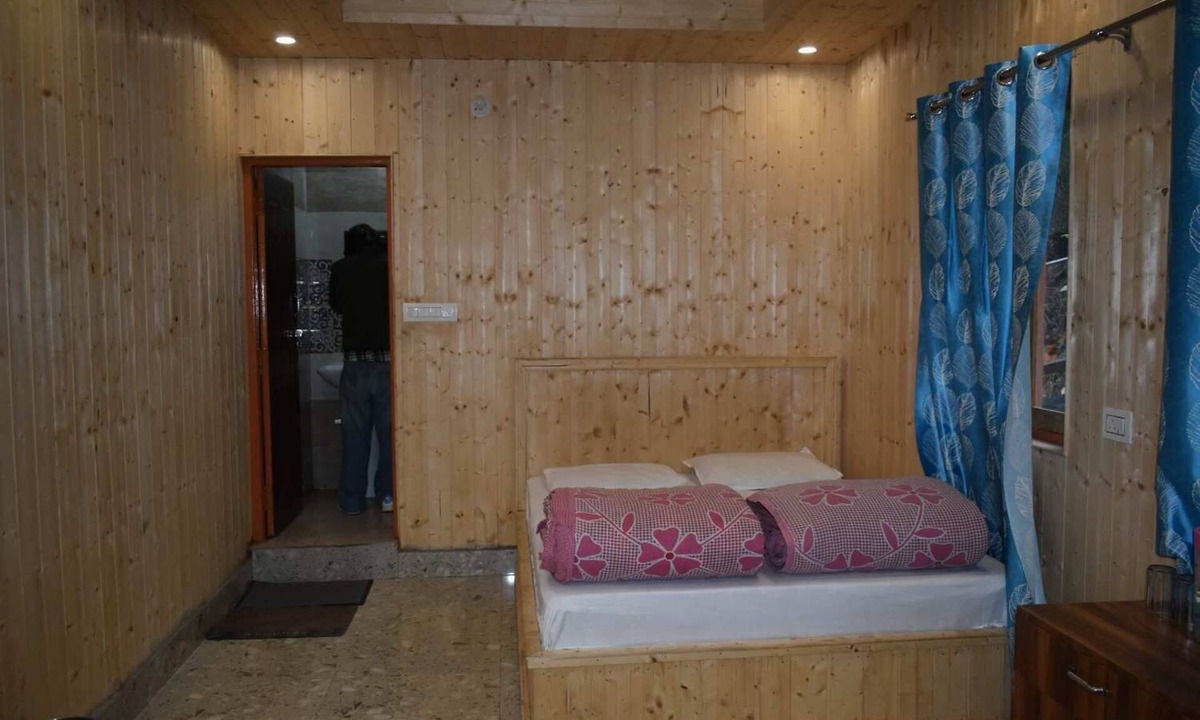 Bhatwari Hotel | Devdaar Cottage Gangotri