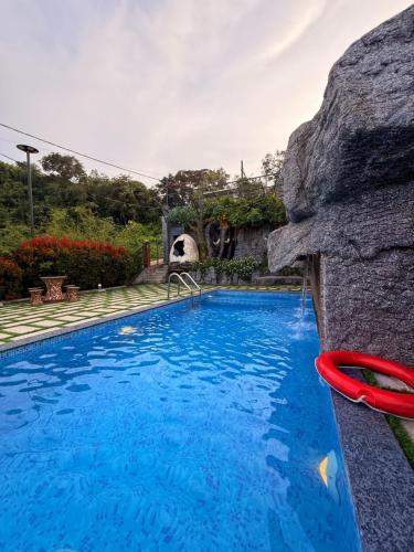 Devikolam Villa | Diga Vista Lake View 4BHK Swimming Pool Cottage Munnar