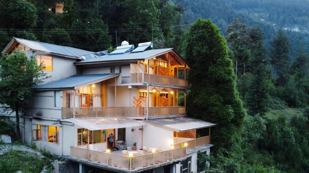 Banjar Hotel | Echor Mountain Crest Jibhi