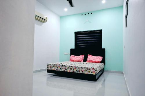Kumbalam Apartment | Elamkulam Penthouse - 3bhk AC with Kitchen - Kochi