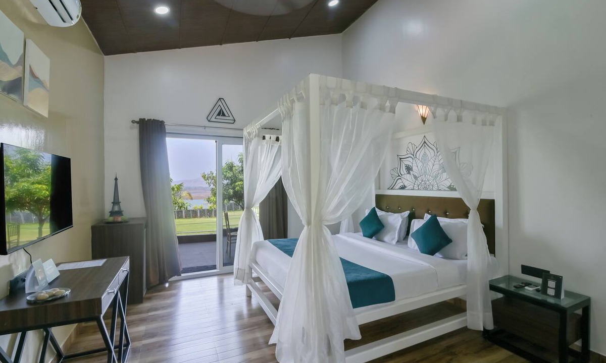 Rajgurunagar Hotel | Elegant Waterfront Resort