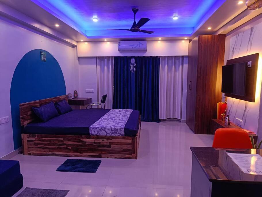 Kolkata Apartment | Elegant Xanadu Studio -Pool, Airport, CC2 Mall