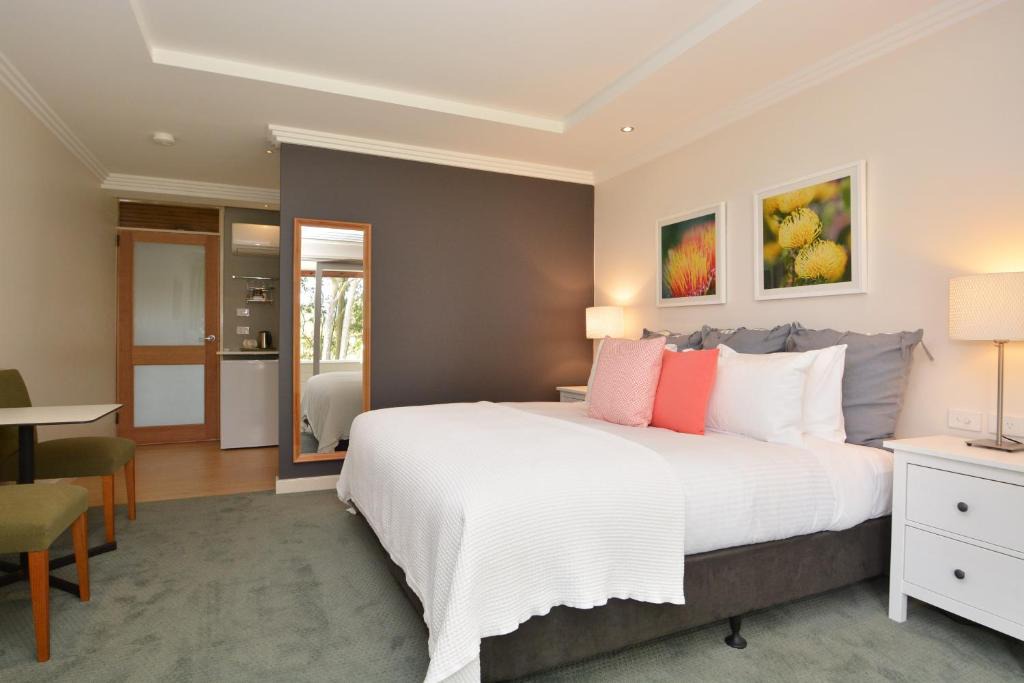 Pokolbin House | Elfin Hill Vineyard Accommodation