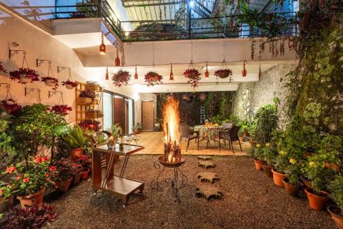 Bhimtal Villa | ELIVAAS Signature 5 BHK with Garden & Balconies - Lakeview Manor
