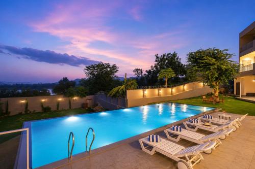 Bedla Villa | ELIVAAS Signature Miran by the lake Pet-Friendly Boutique Room with Lake View, Infinity Edge Pool, Activity Room & Garden