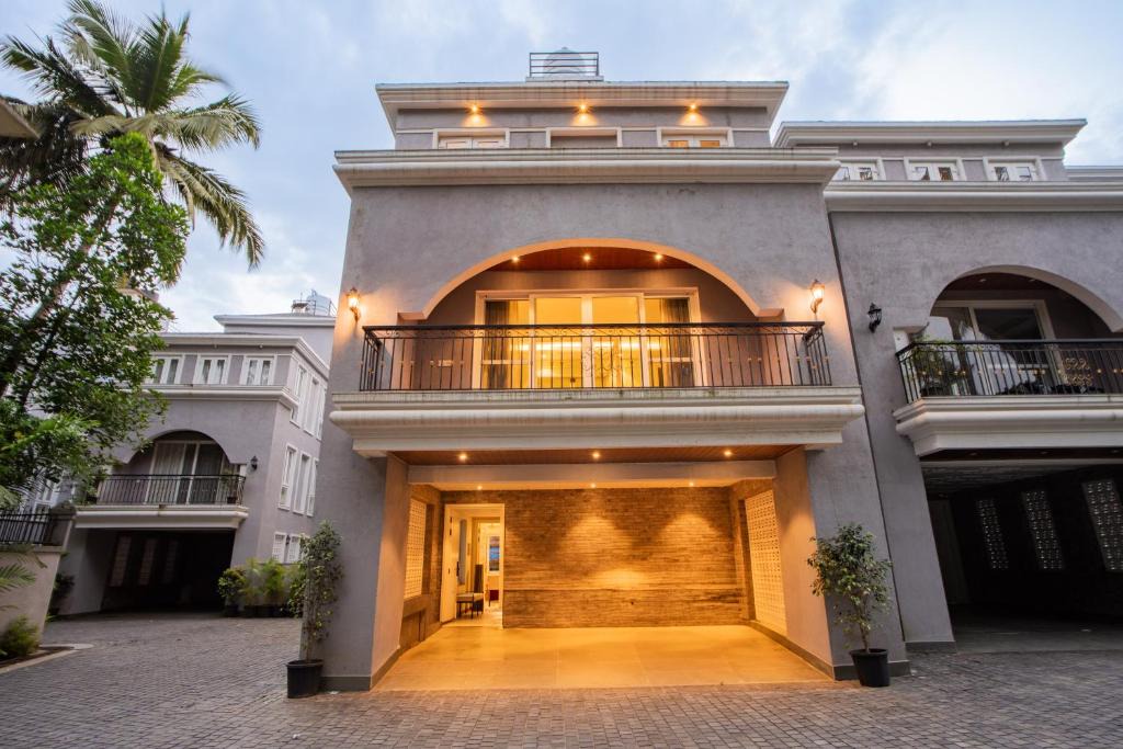Gauravaddo Villa | ELIVAAS Signature Solace AquaVista 5-BHK Villa with Private Pool, Lounge Area & Bar
