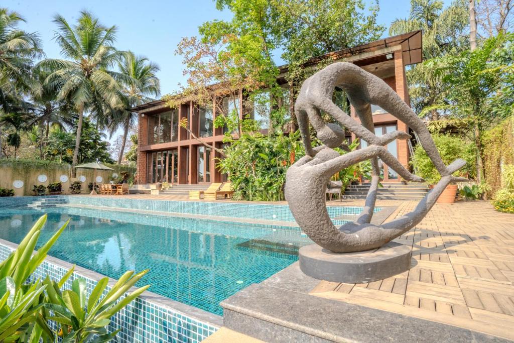 Aldona Villa | ELIVAAS Signature The Glass Villa - An ultra-luxurious 4-BHK villa with an infinity pool