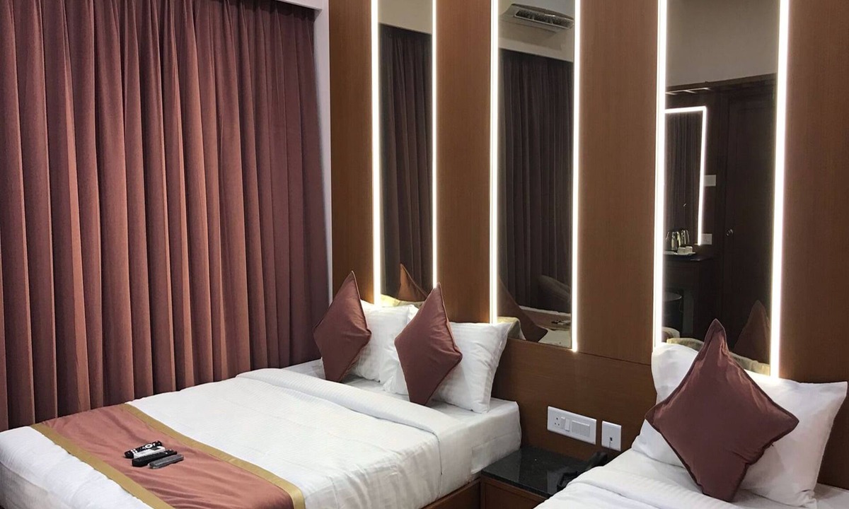 Thousand Lights Hotel | EMBASSY PARK Near US consulate