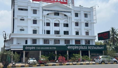 Maradu Hotel | EMPIRE THE GRANDE SUITEs