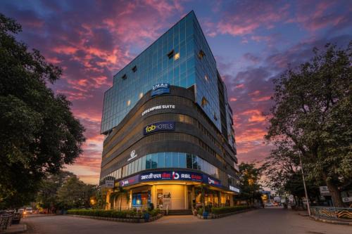 Marol Hotel | FabExpress Empire Suite - Nr Mumbai International Airport