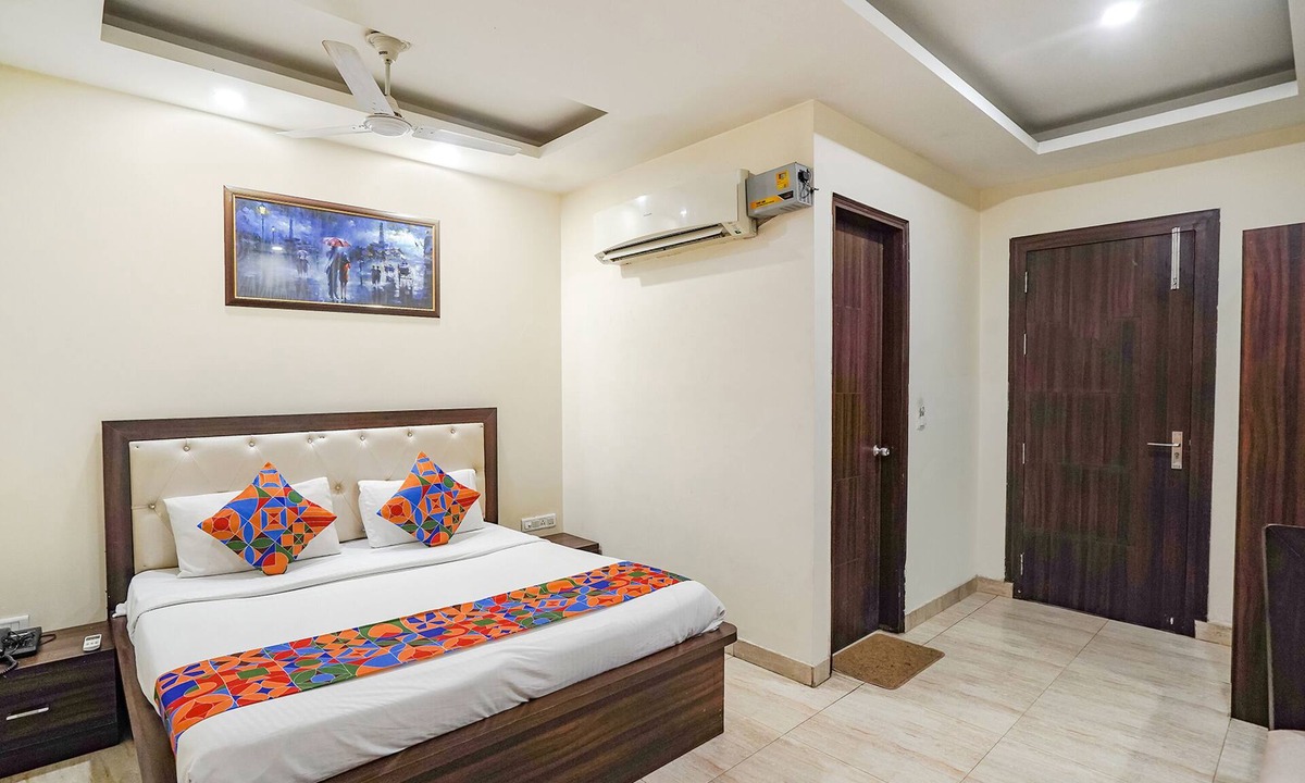 Vaishali Hotel | FabHotel Comfort Stay Vaishali - 300m from Chandra Laxmi Hospital, Ghaziyabad Ghaziabad