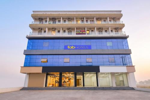 Pune Hotel | FabHotel Destiny Living