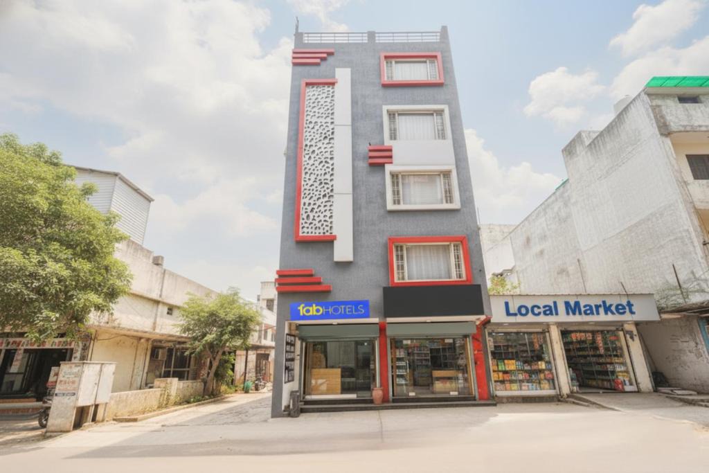 South West Hotel | FabHotel Ishtara Auberge - Nr Yashobhoomi Convention Centre