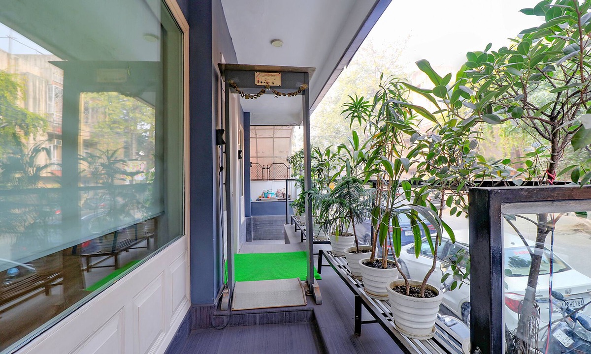 Chittaranjan Hotel | Fabhotel Lord Inn