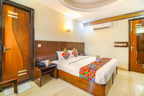 Karol Bagh Hotel | FabHotel Marble Arch
