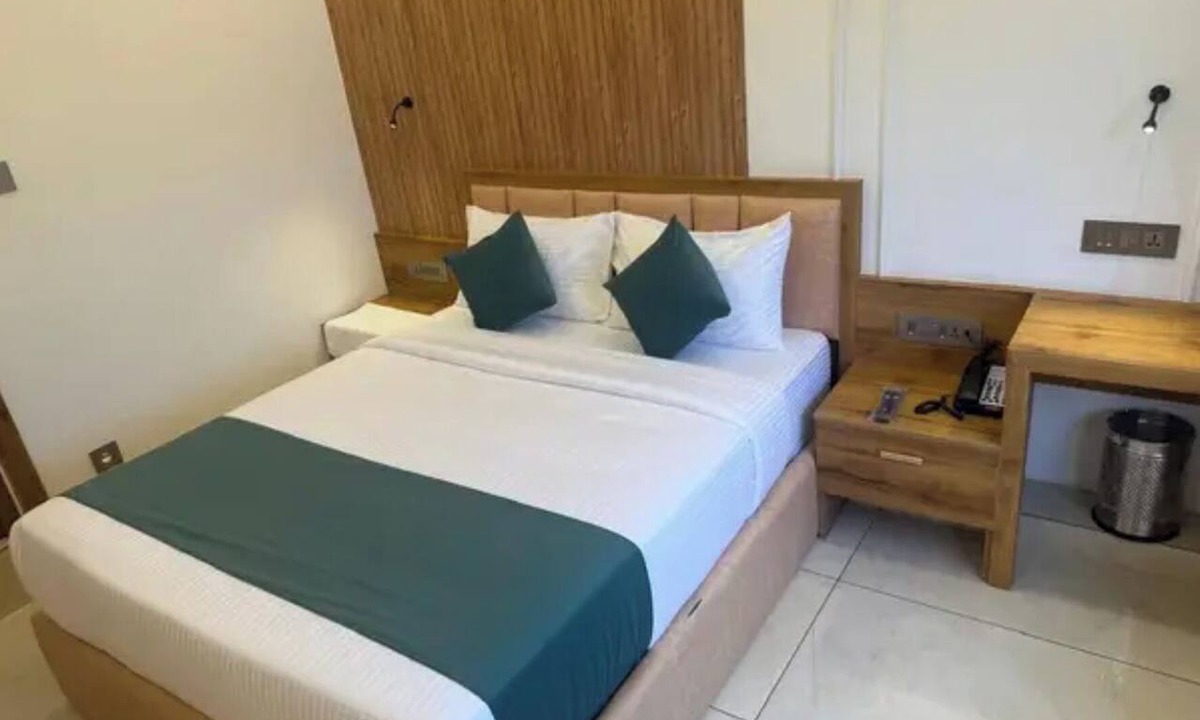 Ernakulam South Hotel | Fabhotel Prime Hash Four