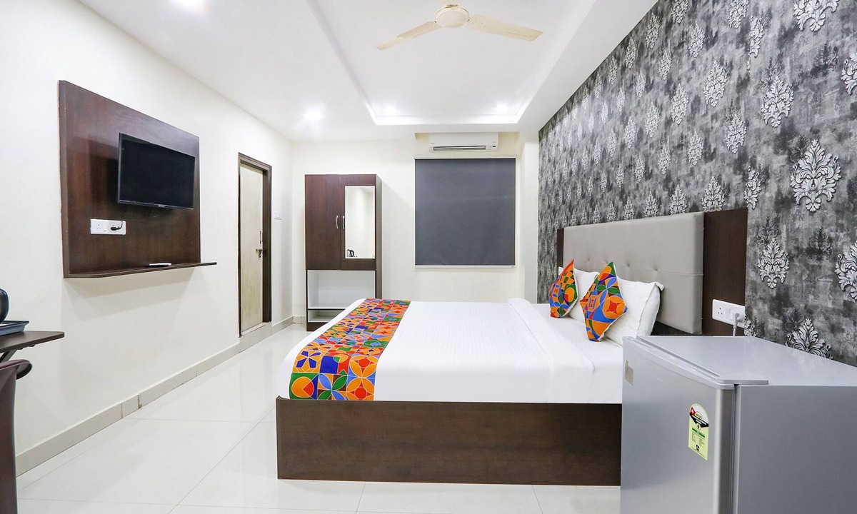 Madhapur Hotel | Fabhotel Royal Signature