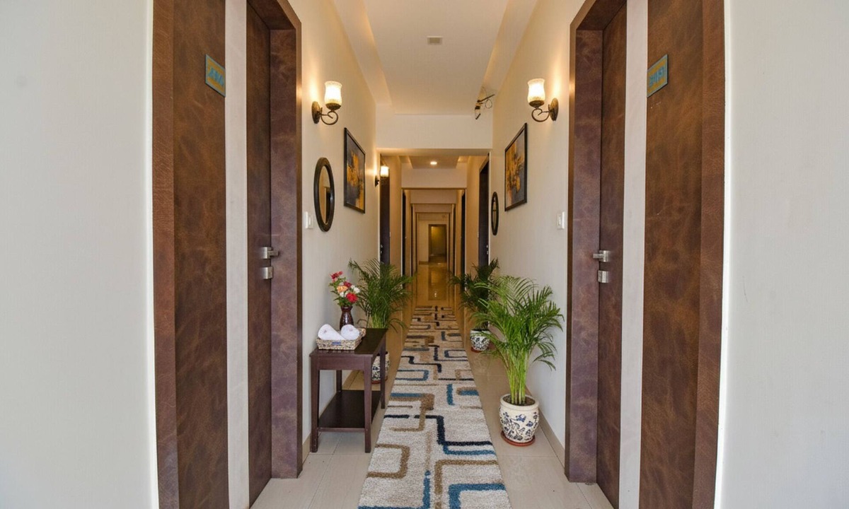 Pune Hotel | FabHotel Royce Studio