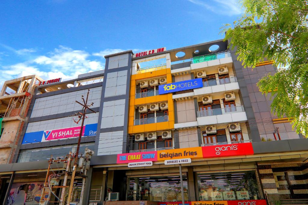 Kalyanpur Hotel | FabHotel SR Square