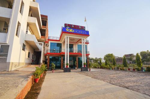 Faizabad Hotel | FabHotel The Yash Resort