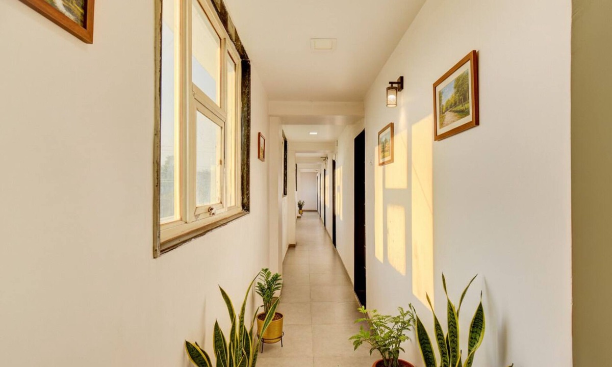 Rajgurunagar Hotel | Fabhotel World King