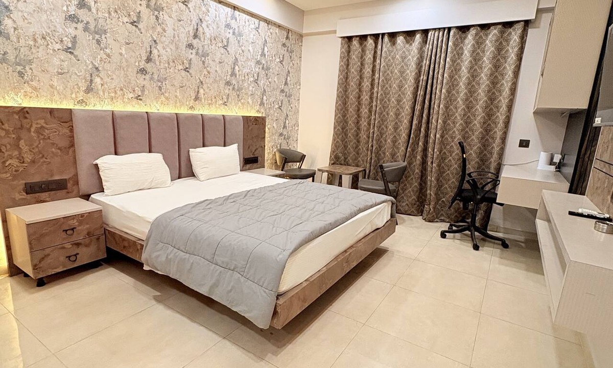 Mohangarh Apartment | Fabulous 1-bedroom apartment with AC in lively Lucknow