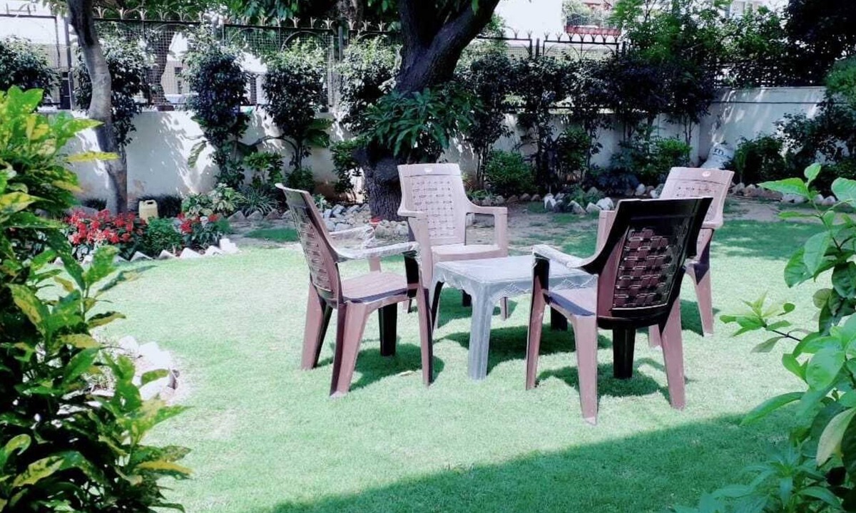 Kishangarh House | Fabulous Large Row House in best location