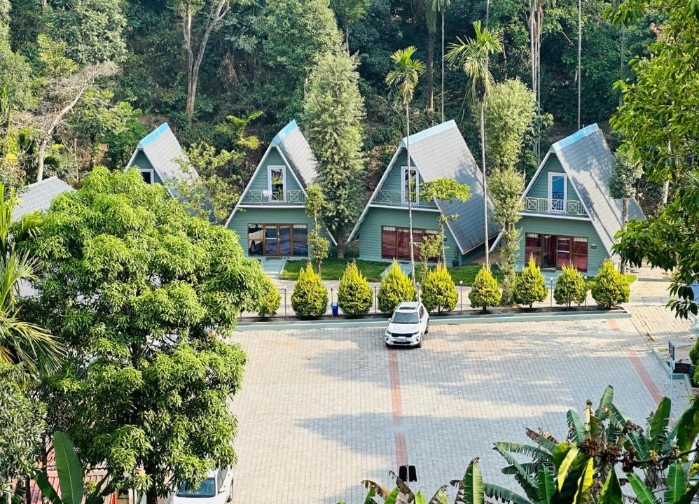 Donigal Resort | Falling Water Resort by Travent Mug