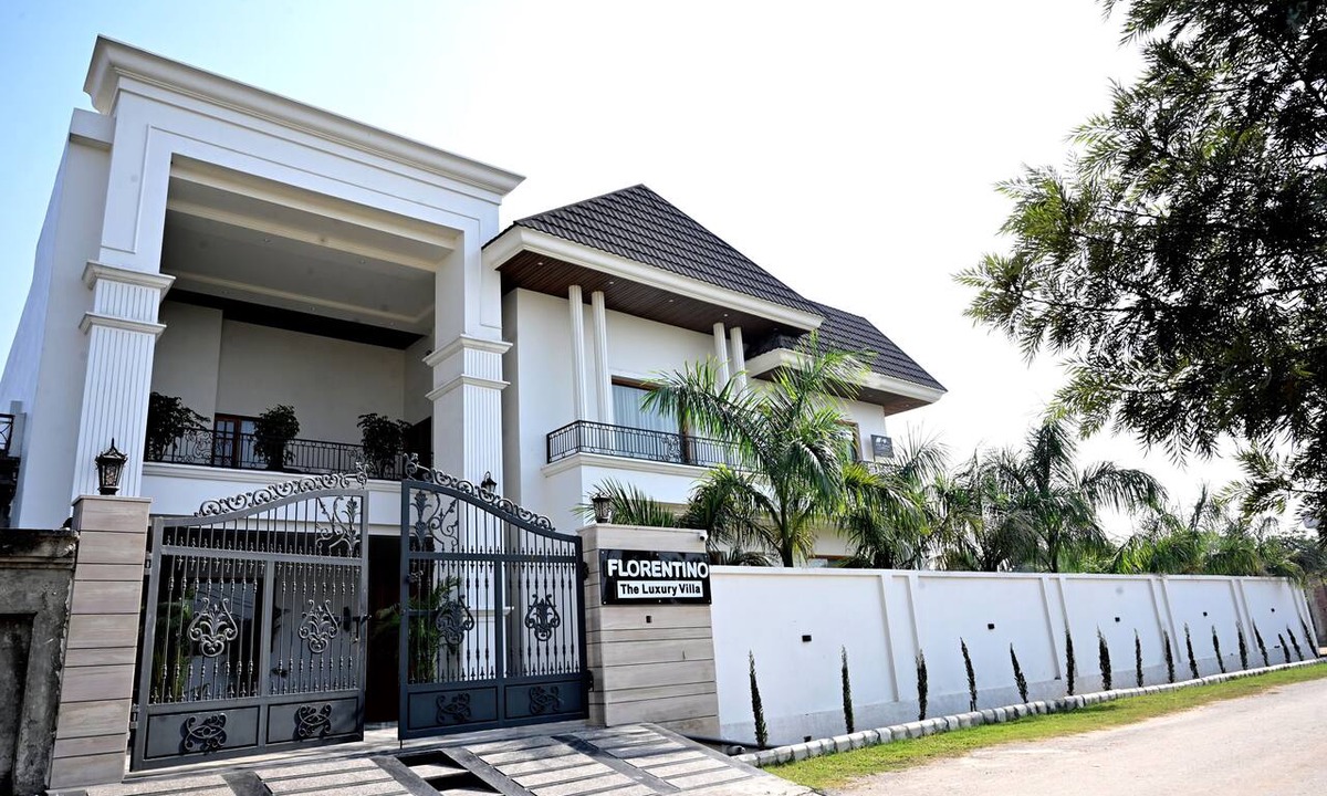 Amritsar Villa | FLORENTINO The Luxury Villa With Swimming Pool — 6 Ensuite Bedrooms