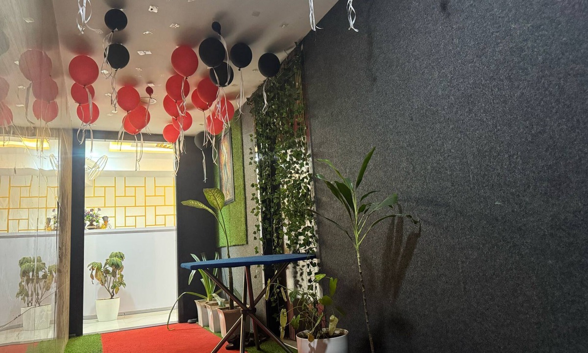 Surat Hotel | FOREVAR HOTEL