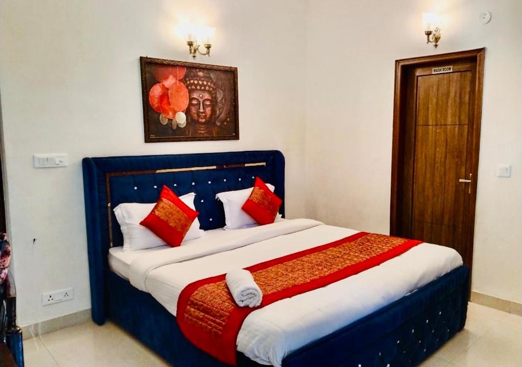 Saket Apartment | Fortune Home Service Apartment 2Bhk,Saket Near Max Hospital