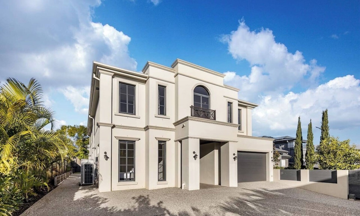 Rochedale House | French Royal Experience 5B3B Grand House 3Parking