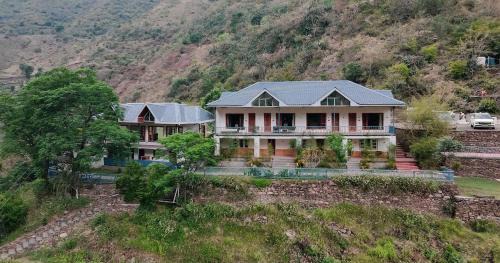 Rajgarh Bed & Breakfast | Giri River Retreat